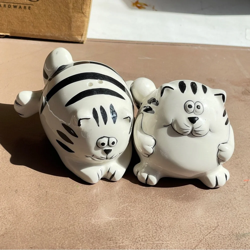 Pier 1 Fat Cat Ceramic Salt & Pepper Shakers